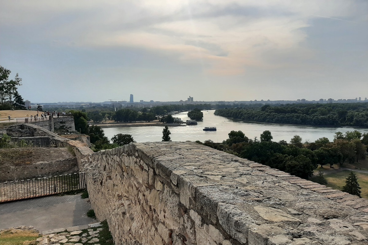 Panoramo de kunfluejo de Sava kaj Danubo